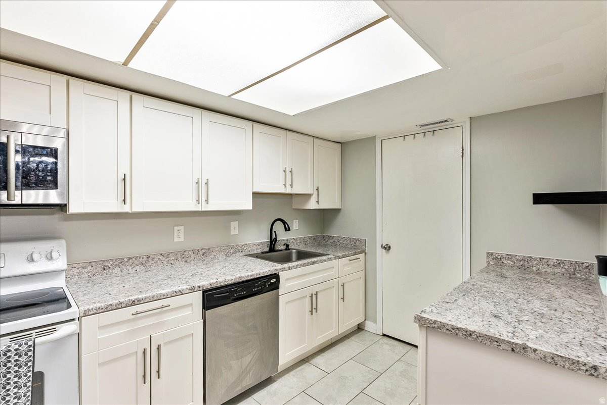 COUNTRY WOOD ESTATES - Residential