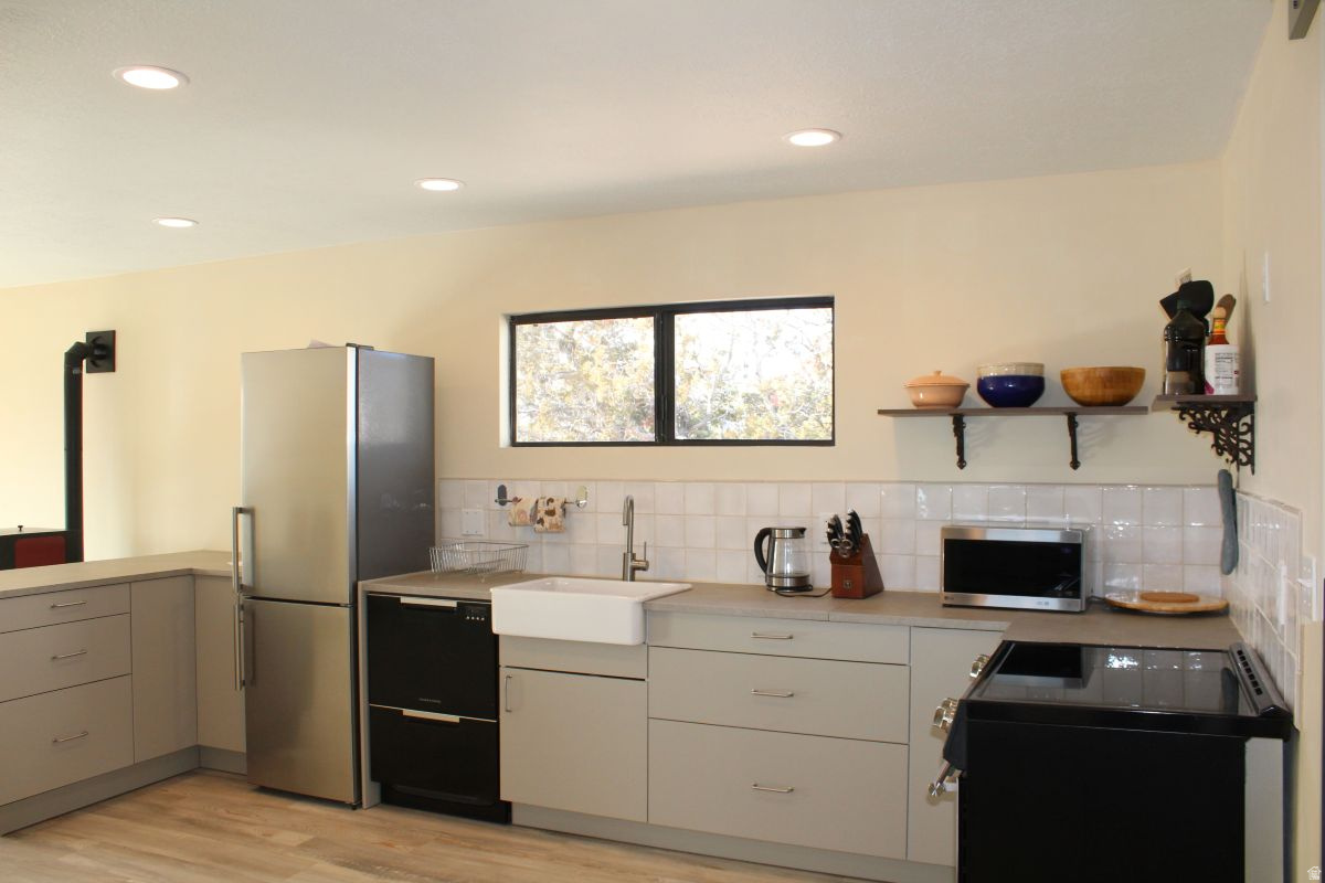 SLEEPING RAINBOW ESTATES - Residential