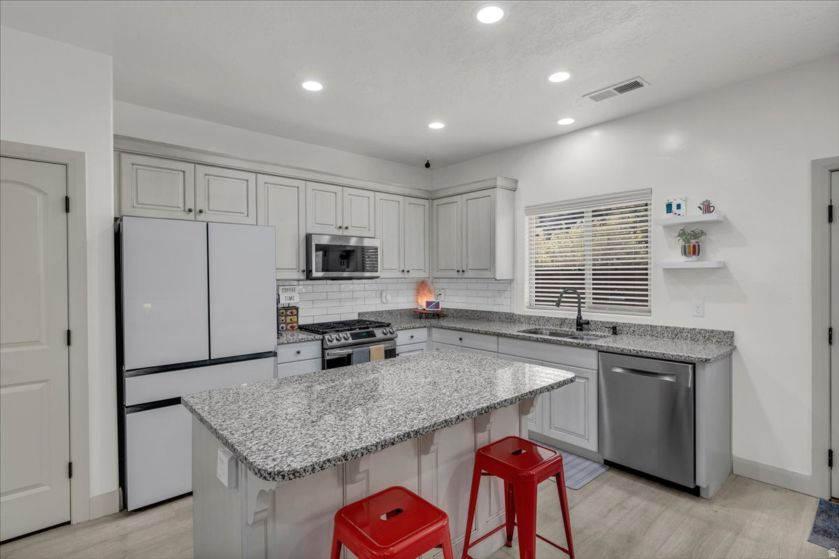 CREEKSIDE TOWNHOMES - Residential