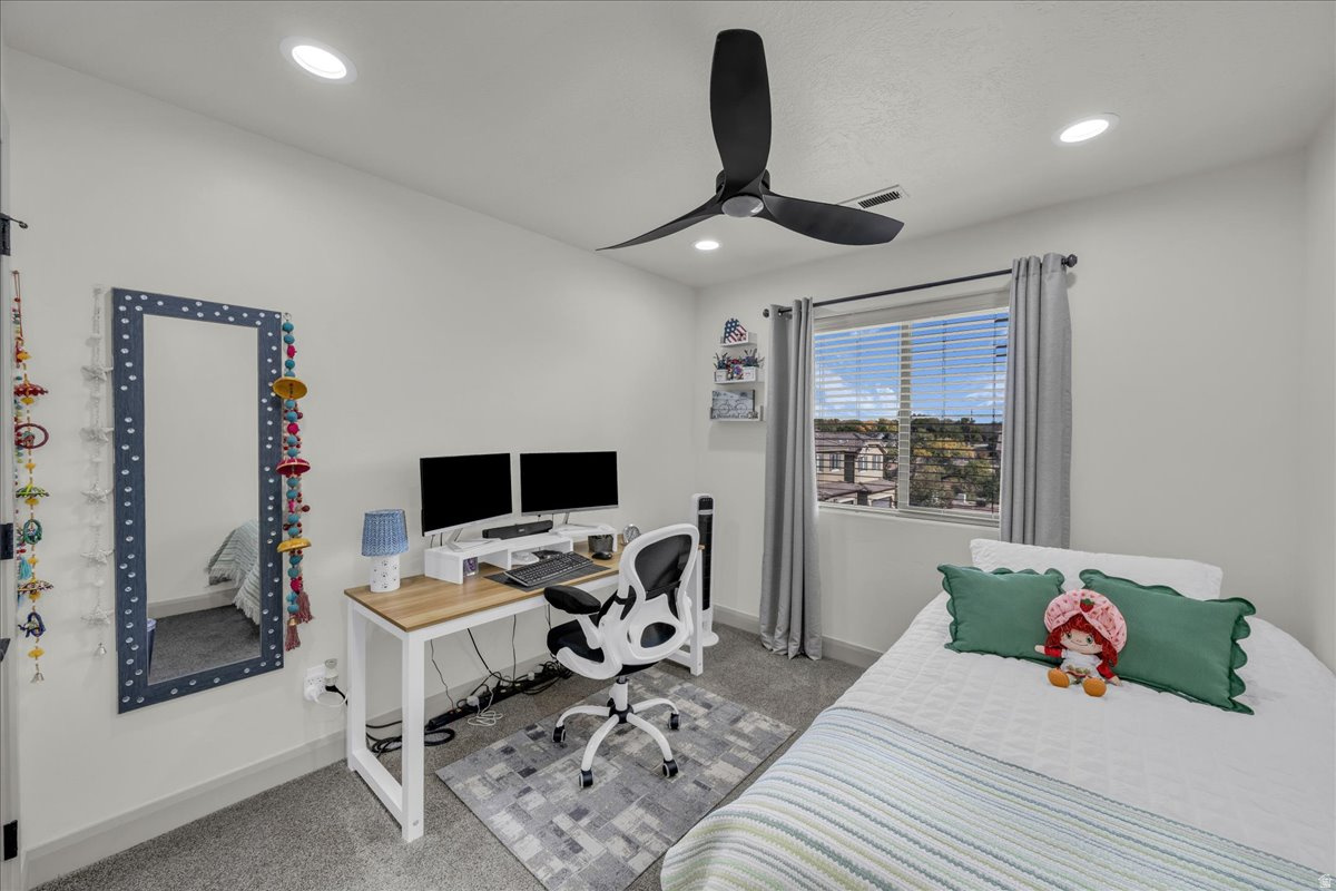 CREEKSIDE TOWNHOMES - Residential