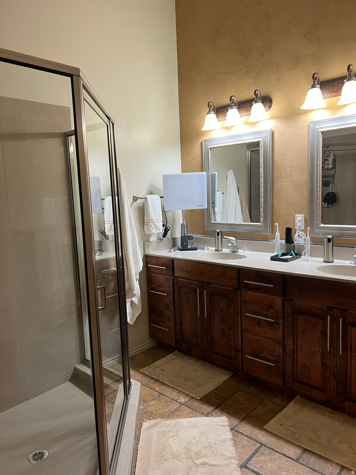 LUCAS HILLS - Residential