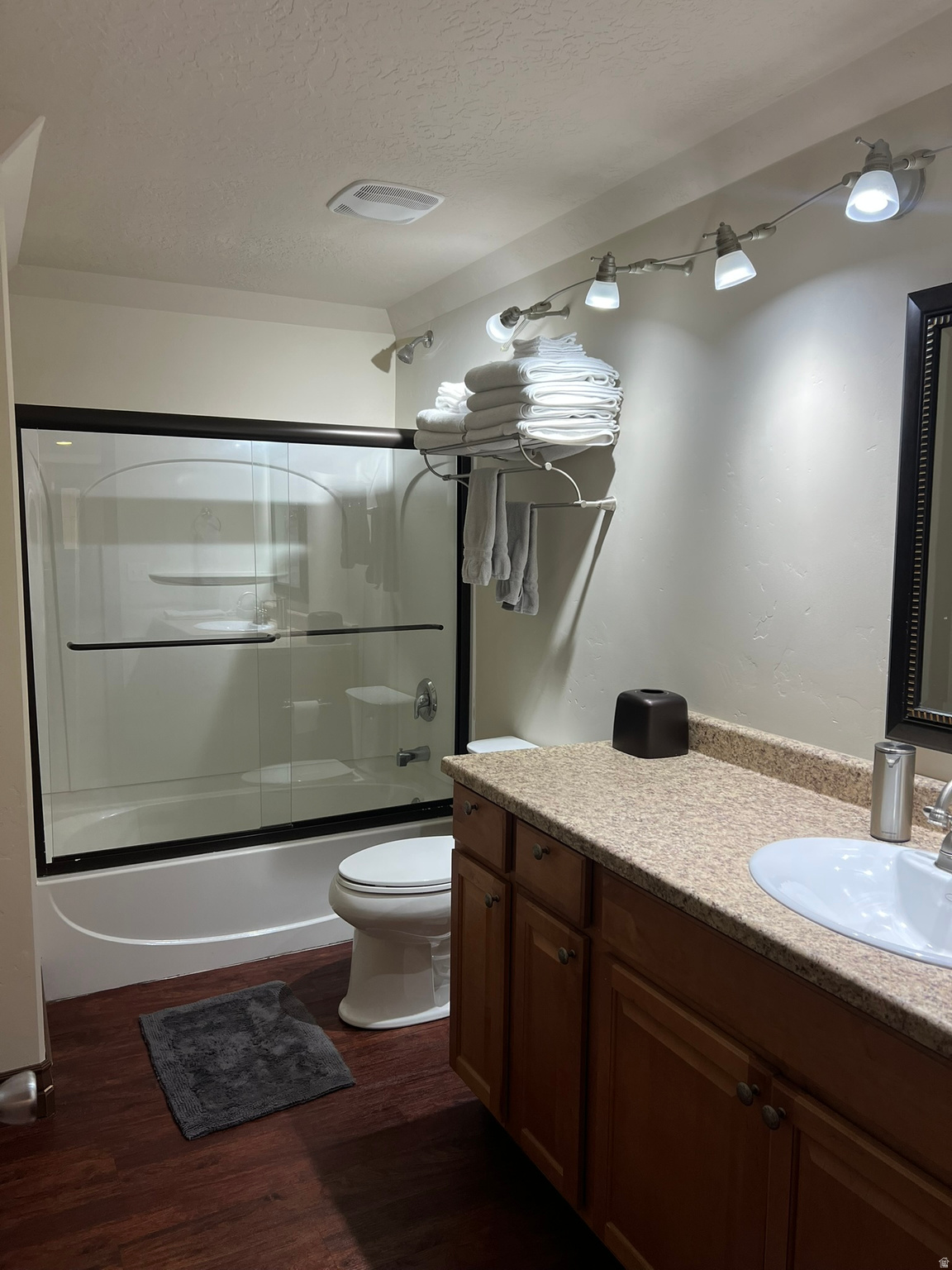 LUCAS HILLS - Residential