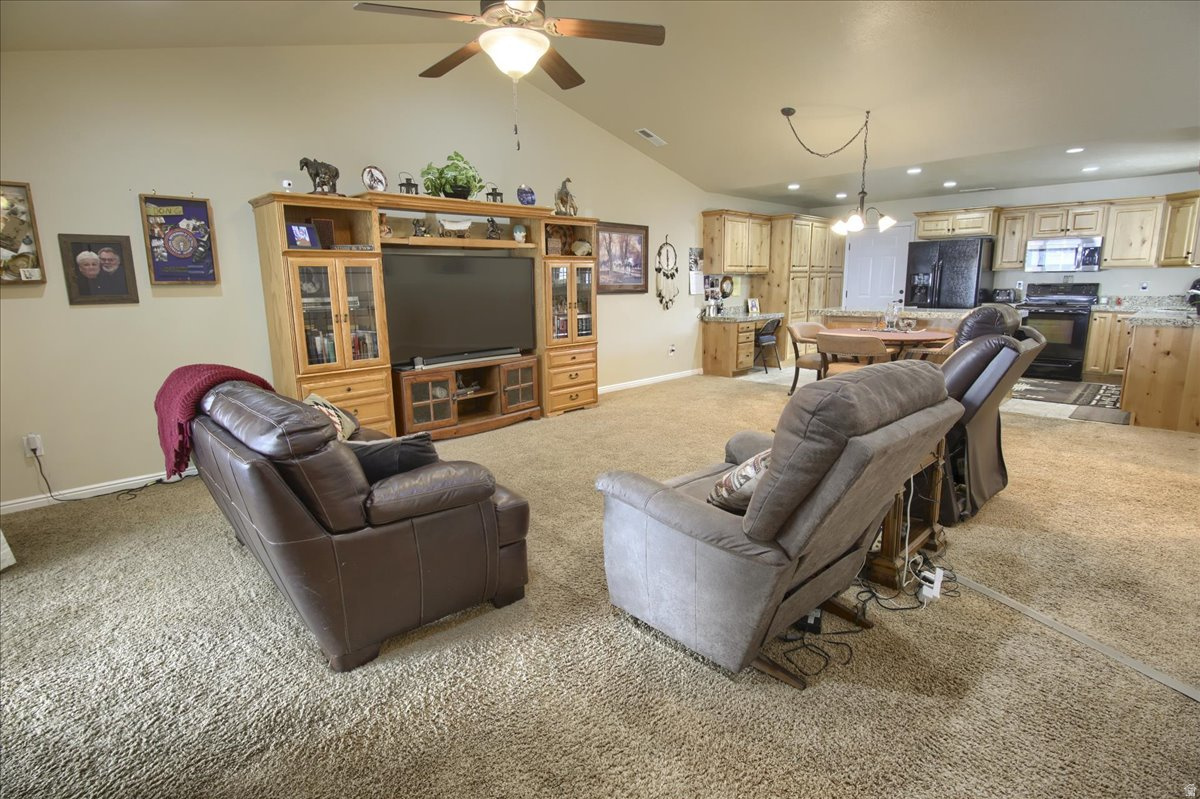 MIRA VISTA PUD THIRD AMD - Residential Income