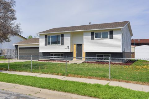 Photo of 1950 W ZACHARY DR N, Salt Lake City, UT 84116 (MLS # 2147938)
