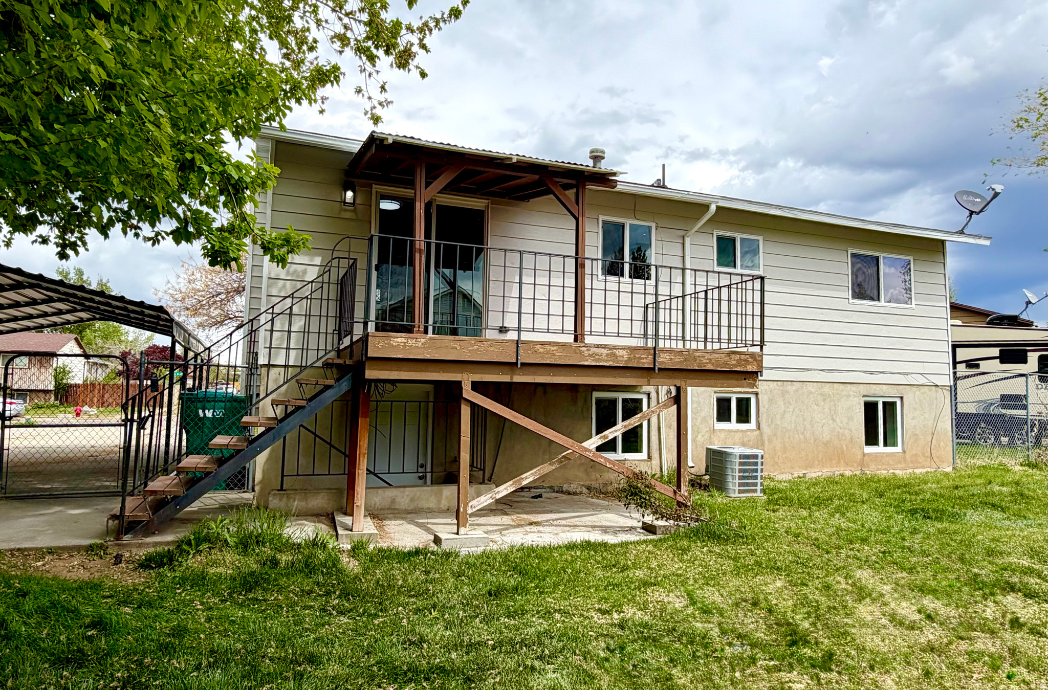 Main image without alt text