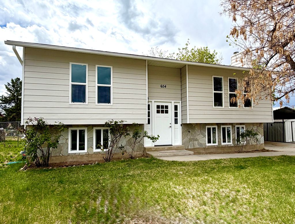 Photo of 654 W 550 N, Clearfield, UT 84015 (MLS # 2147706)