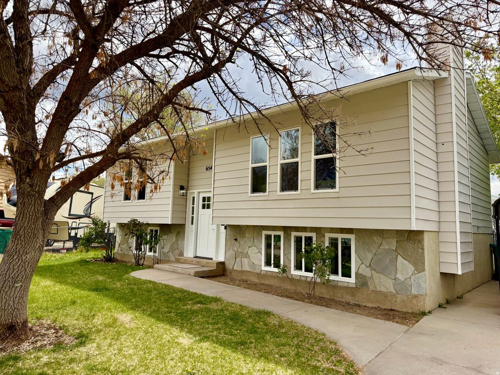 Photo of 654 W 550 N, Clearfield, UT 84015 (MLS # 2147706)