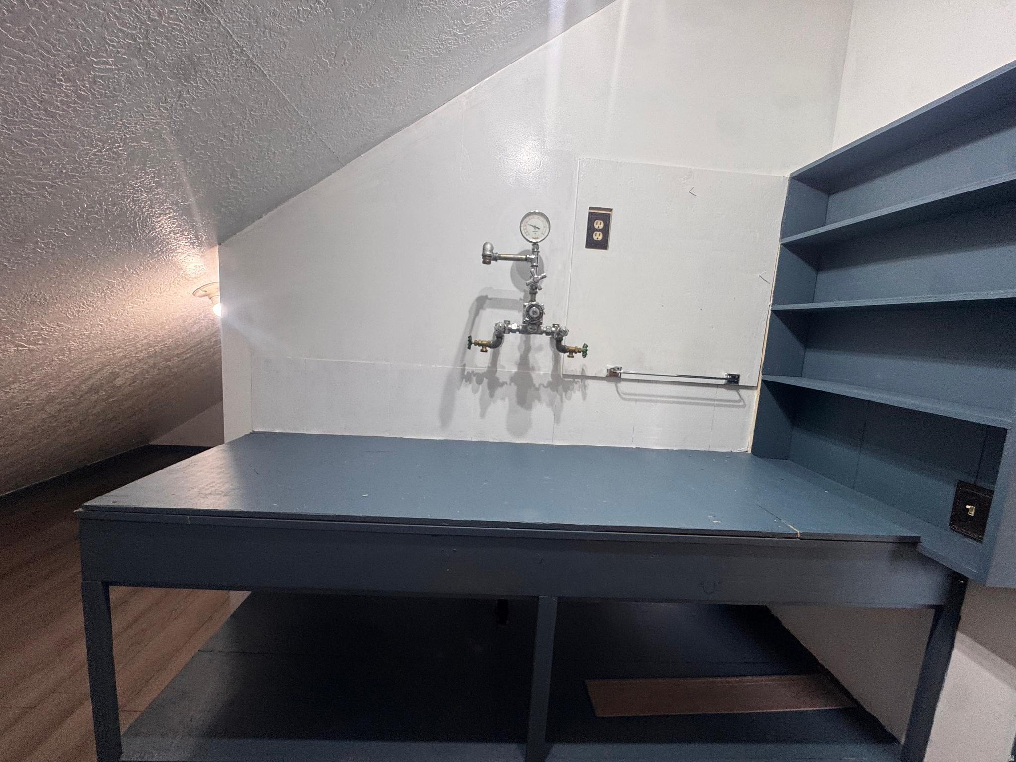 WHITE BARN - Residential Income