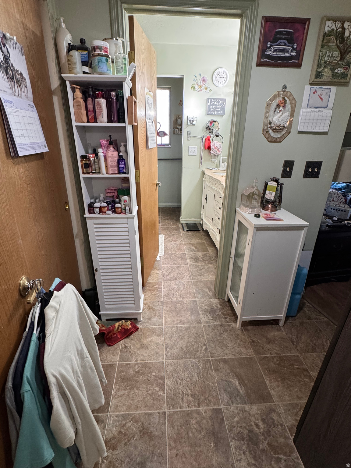 WHITE BARN - Residential Income