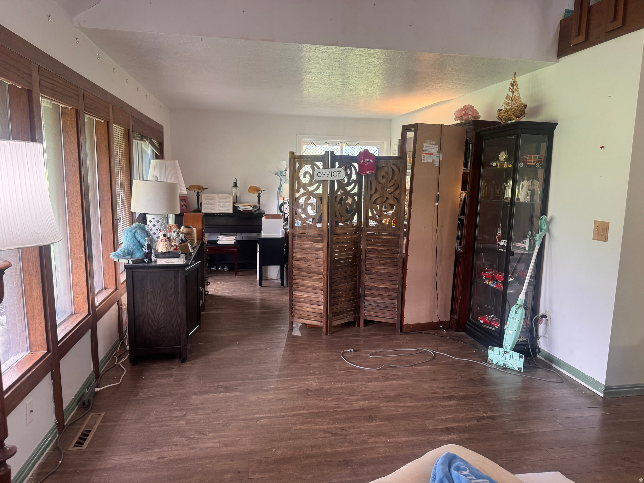 WHITE BARN - Residential Income