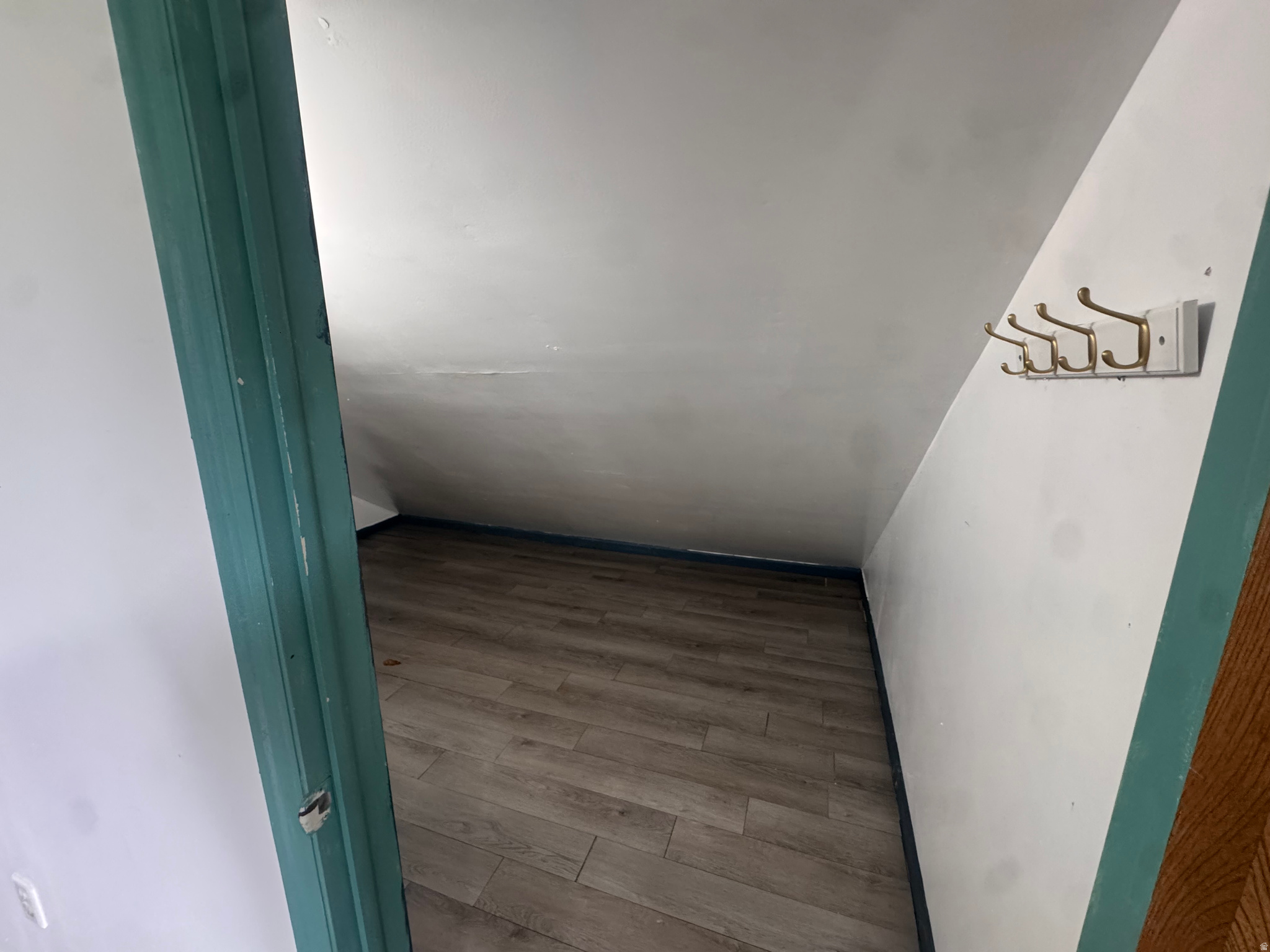 WHITE BARN - Residential Income