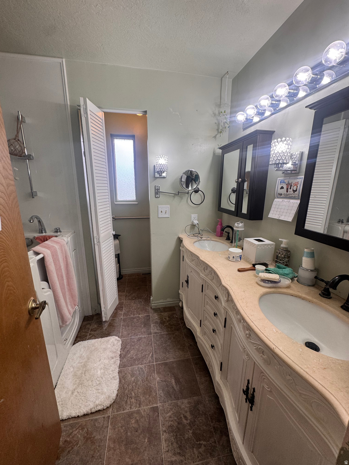 WHITE BARN - Residential Income