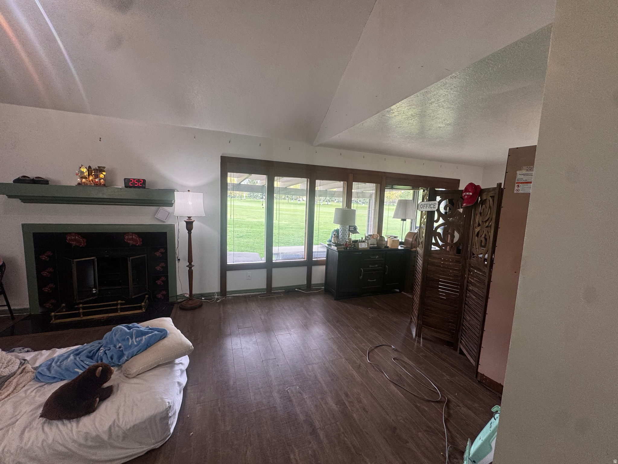 WHITE BARN - Residential Income