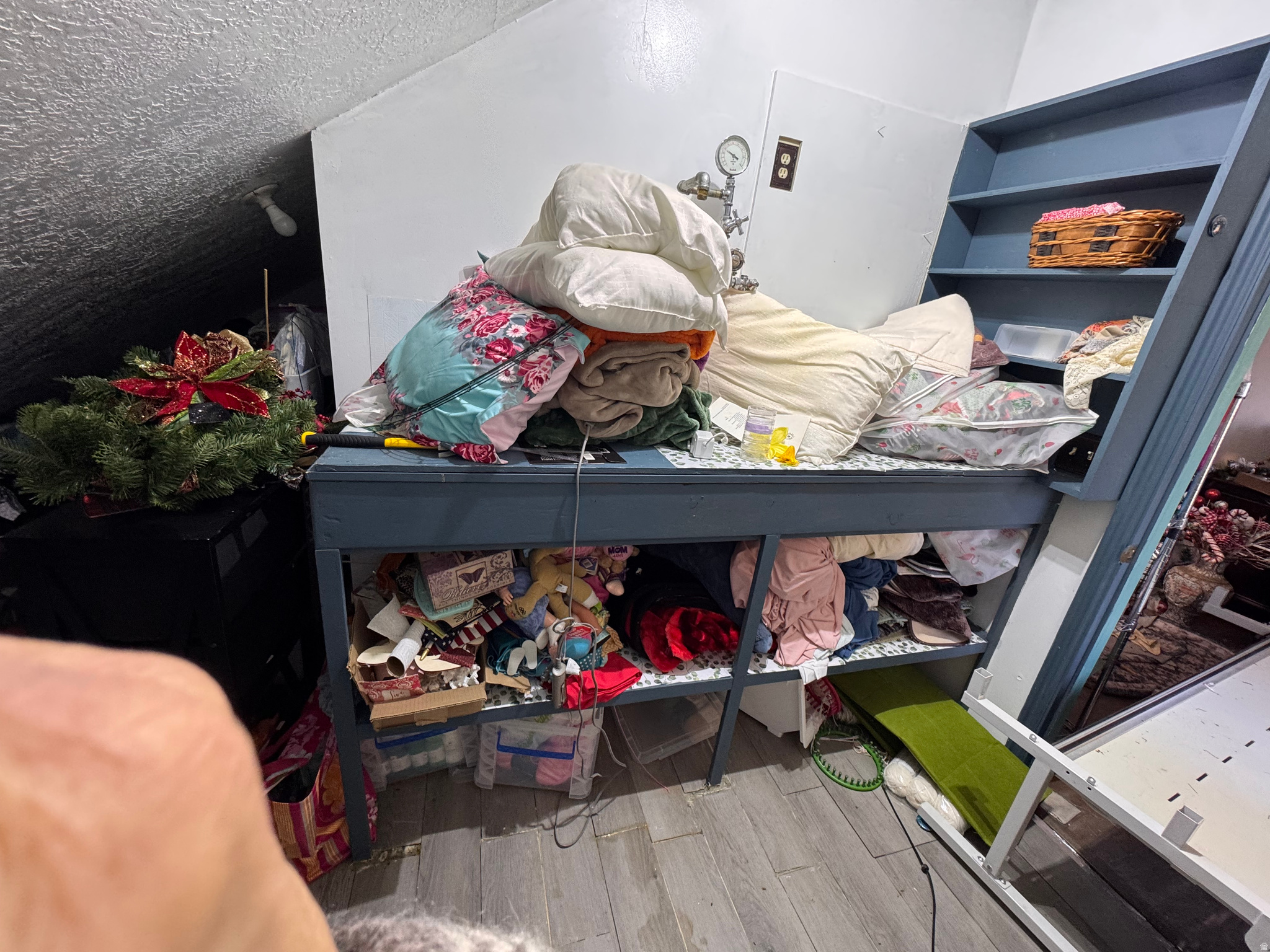 WHITE BARN - Residential Income