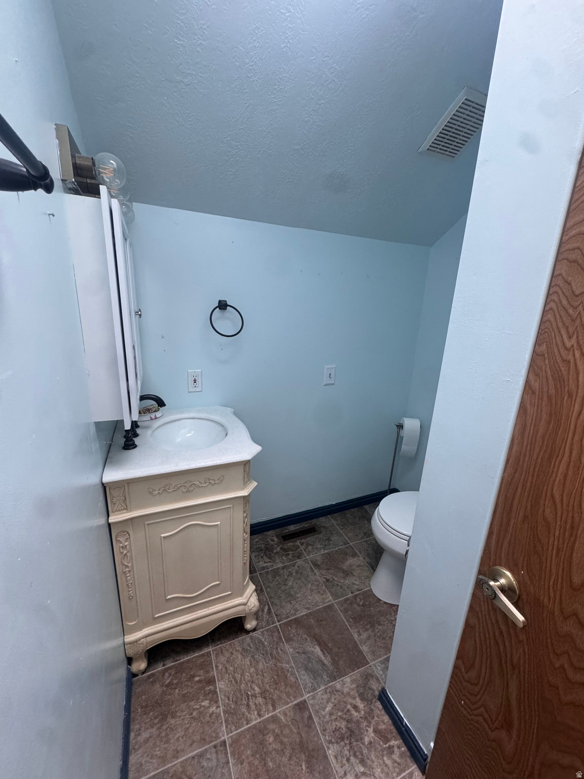 WHITE BARN - Residential Income