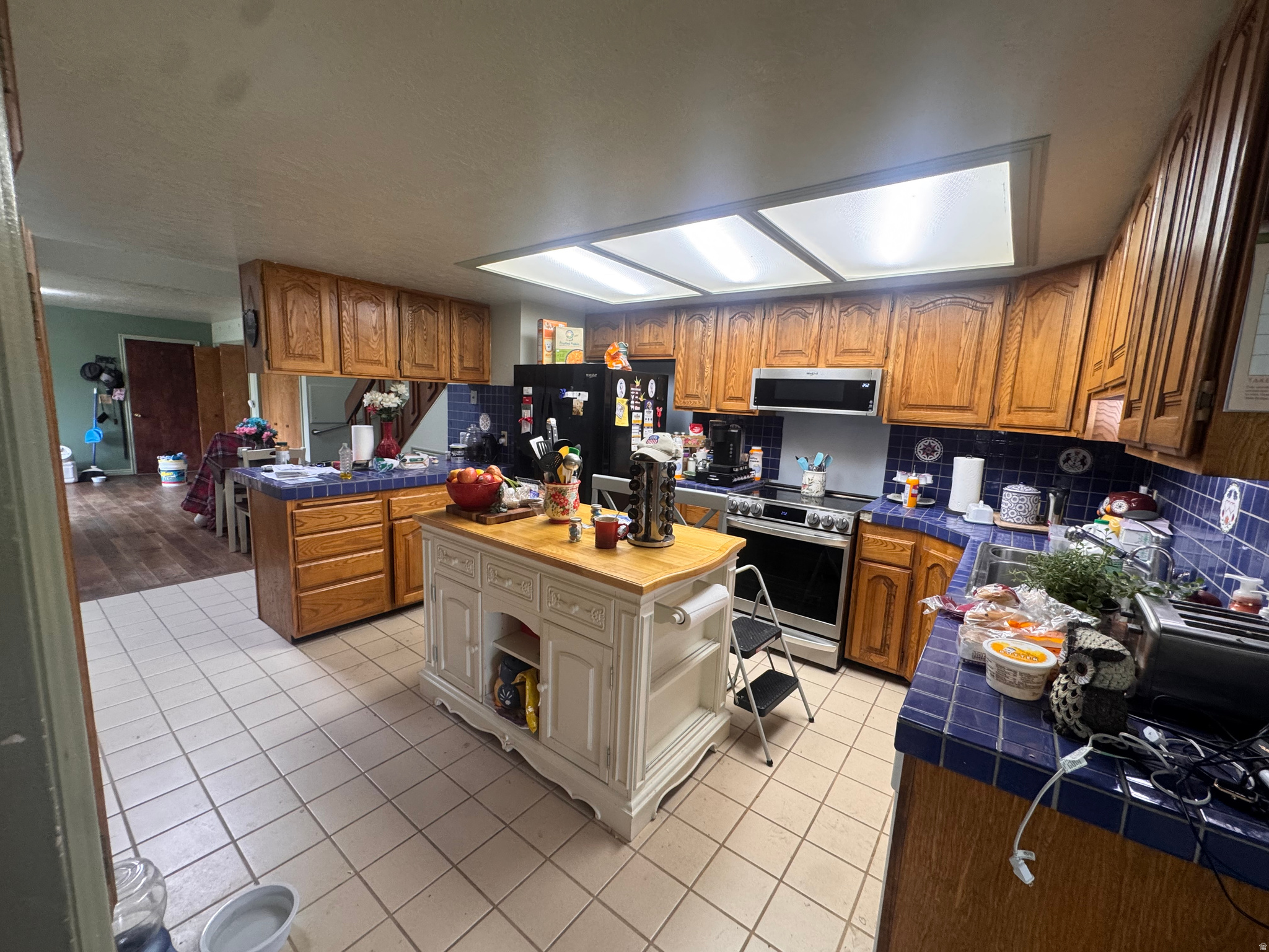 WHITE BARN - Residential Income