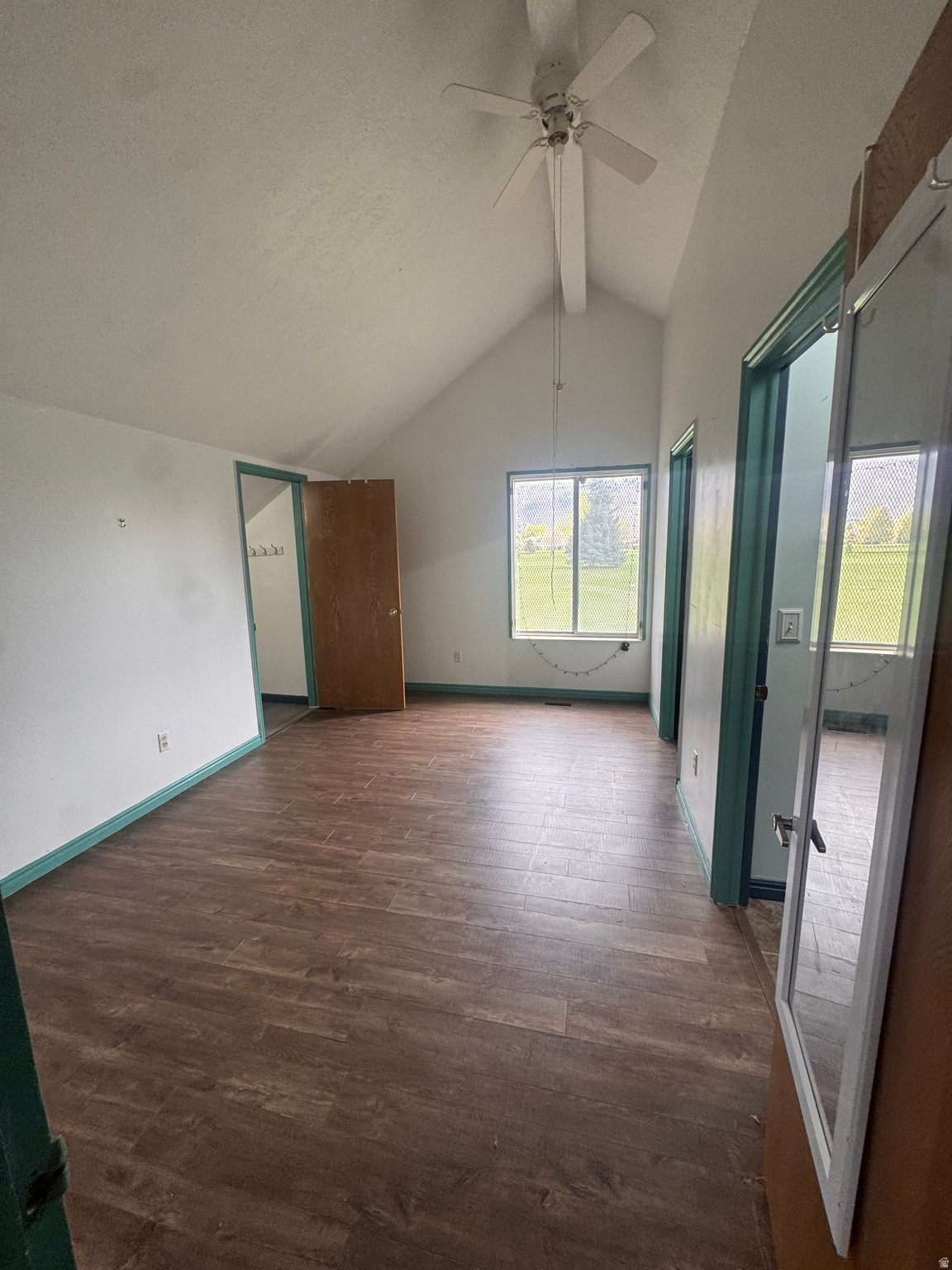 WHITE BARN - Residential Income