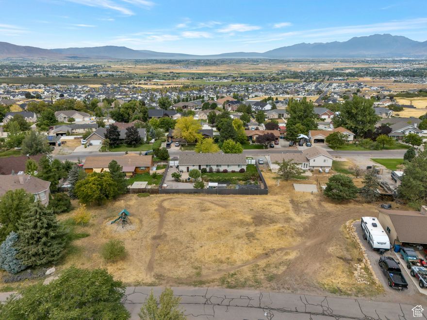 Build your dream home here in this quiet established Elk Ridge neighborhood! Get away from your daily grind and enjoy the stunning mountain & valley views, wildlife, & peaceful ambiance of mountain living. Enjoying this secluded living is even better knowing that you are just minutes away from the beautiful Gladstan golf course & about 10 minutes from freeway/shopping access.