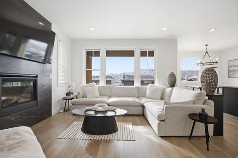 Photo of 11687 N SHORELINE DR, Hideout, UT 84036 (MLS # 2125854)