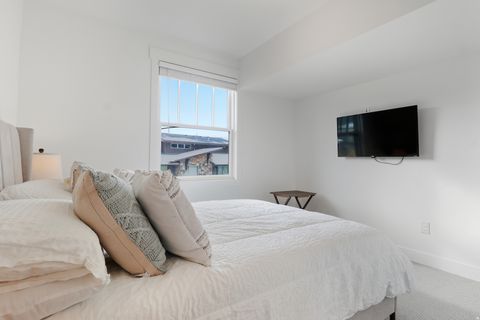 Tiny photo for 11687 N SHORELINE DR, Hideout, UT 84036 (MLS # 2125854)