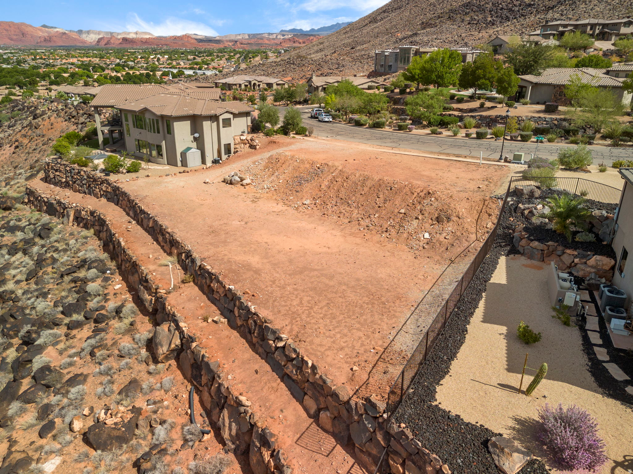 WHISPER RIDGE - Land