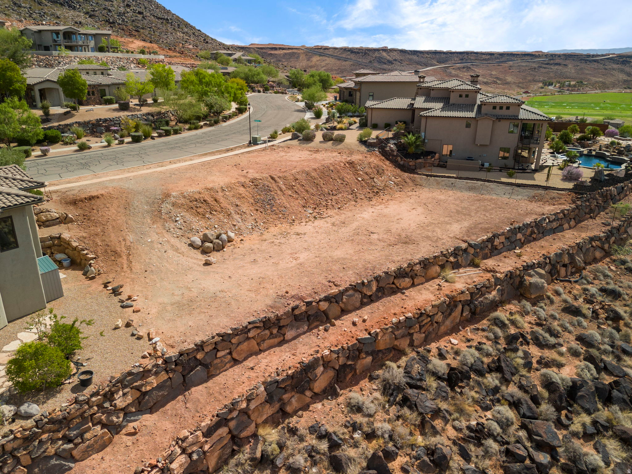 WHISPER RIDGE - Land