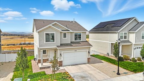 Photo of 1252 S RAINTREE LN, Santaquin, UT 84655 (MLS # 2109563)