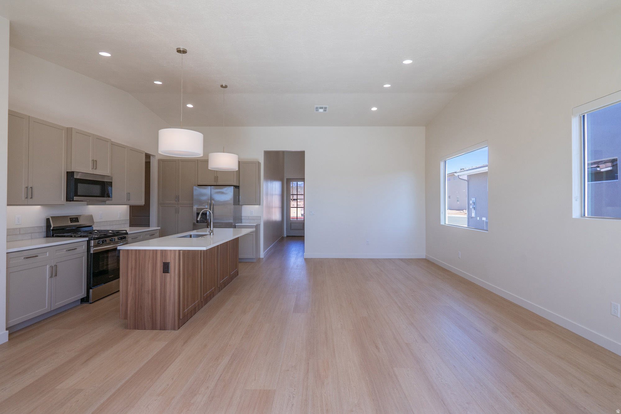 SKY VIEW - Residential Income