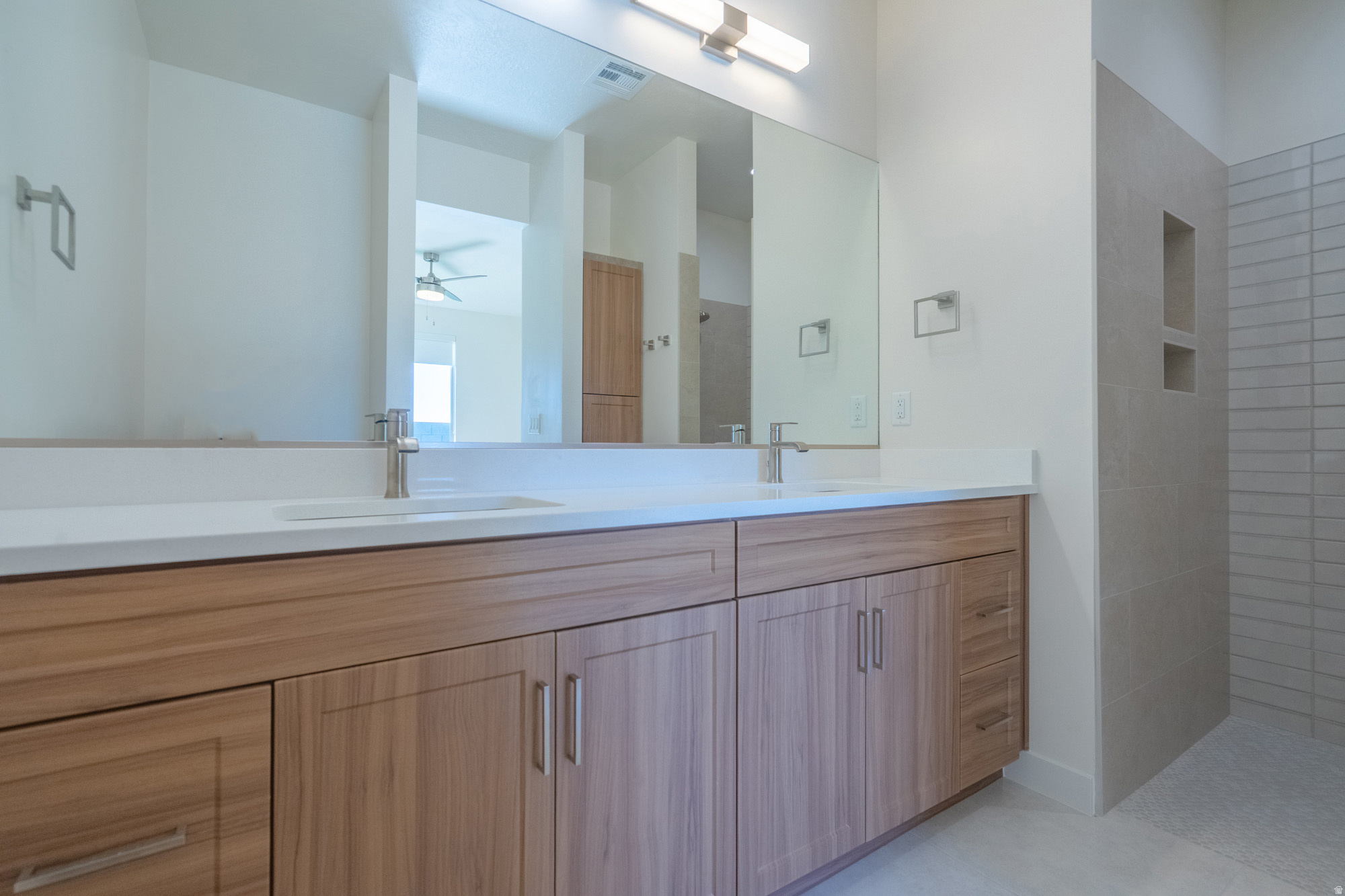 SKY VIEW - Residential Income