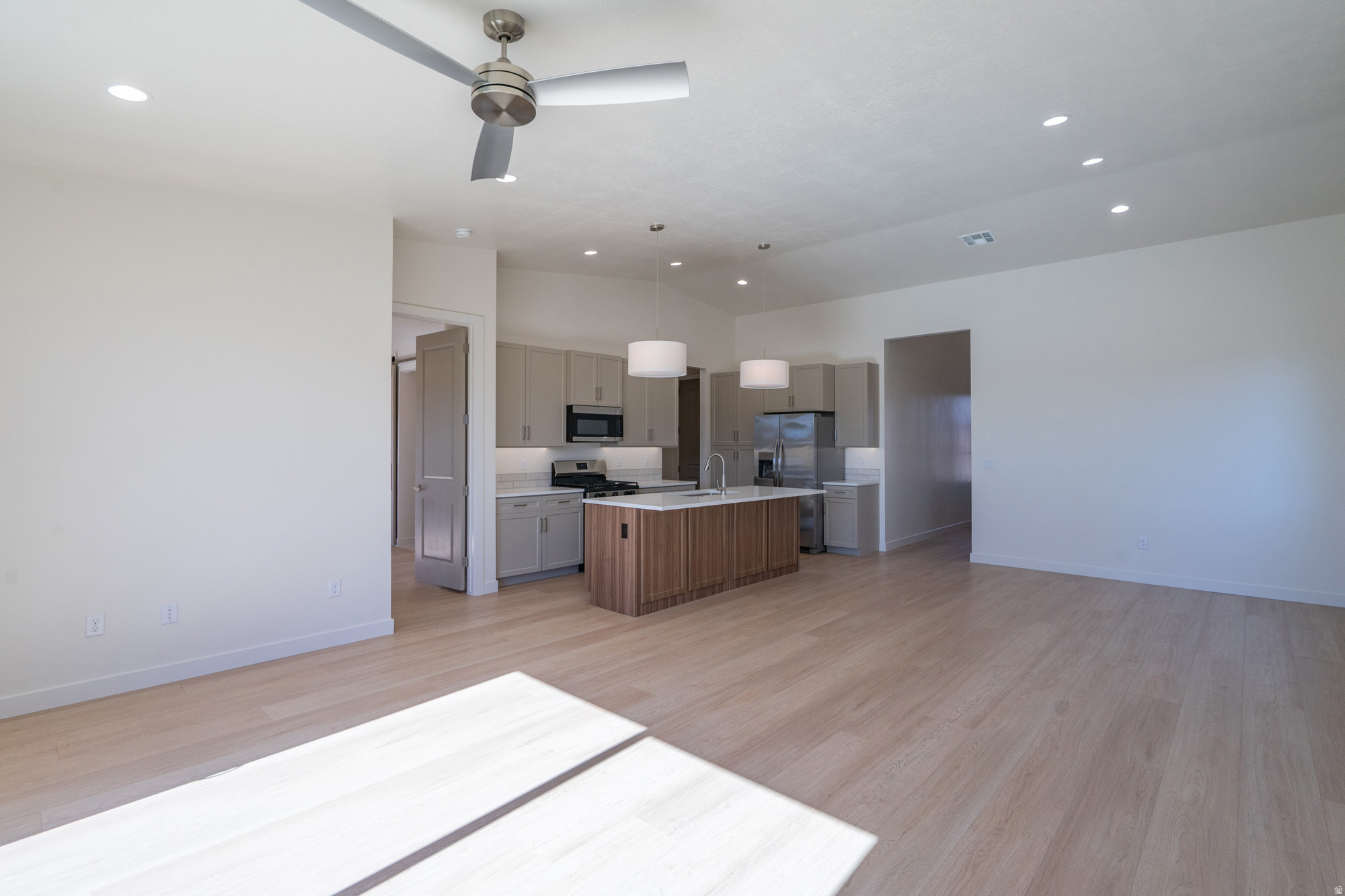 SKY VIEW - Residential Income