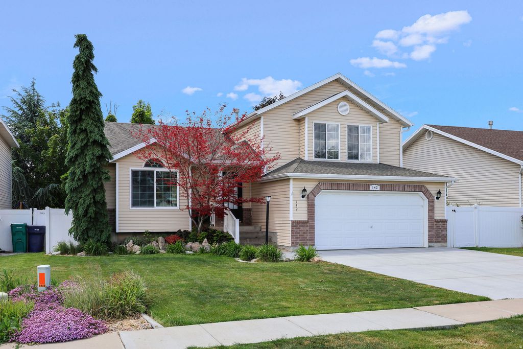 Photo of 142 E 2675 S, Clearfield, UT 84015 (MLS # 2160328)