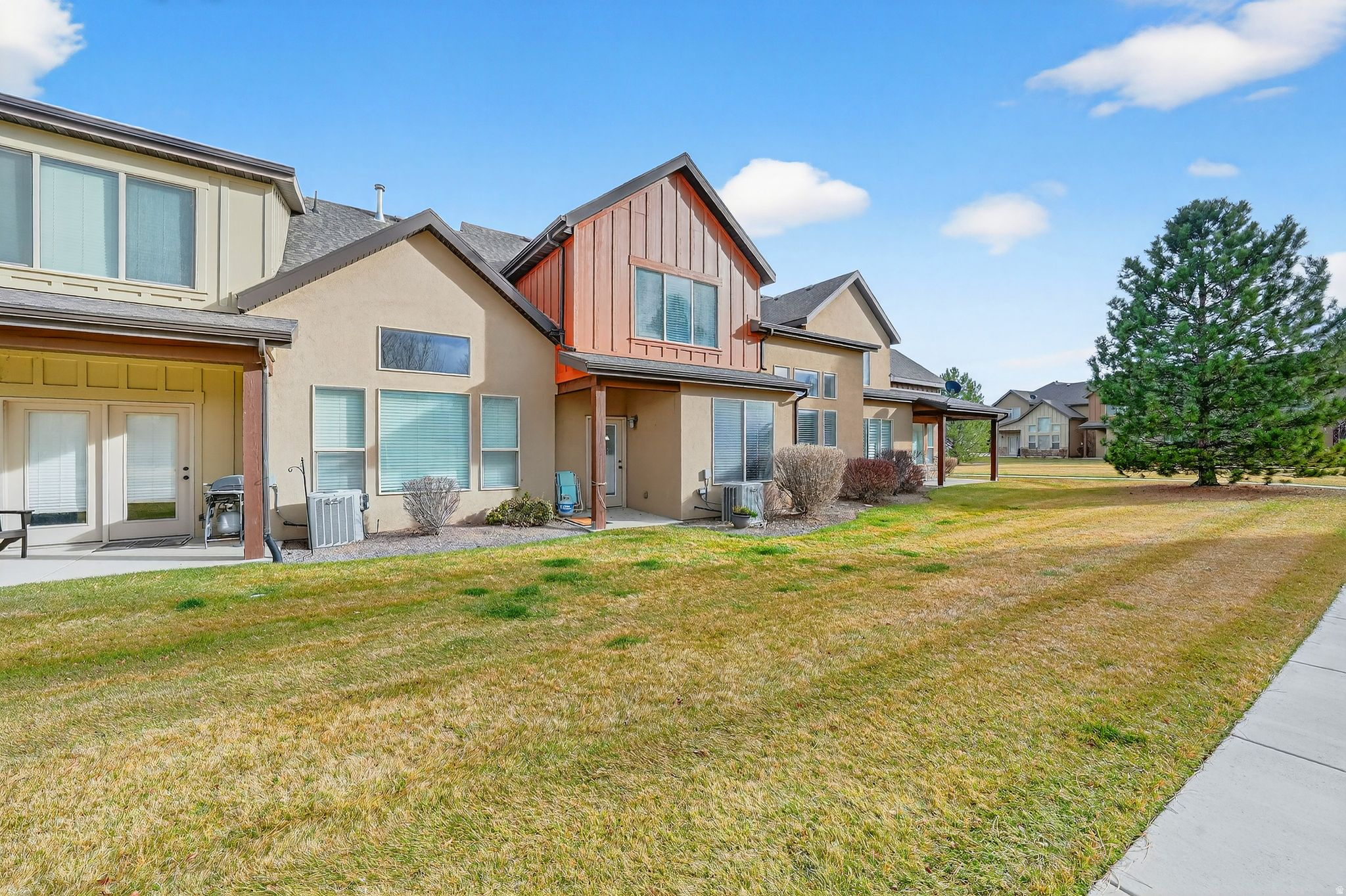 RIVERWALK - Residential