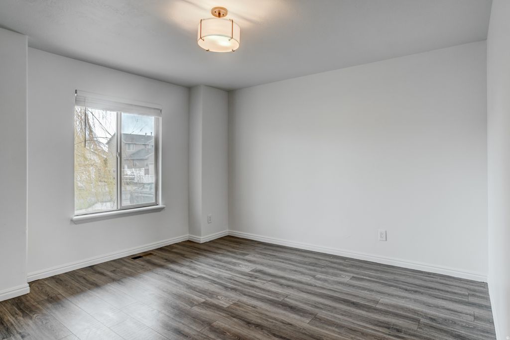 Photo of 787 N ABERDEEN WAY E, Saratoga Springs, UT 84045 (MLS # 2125067)