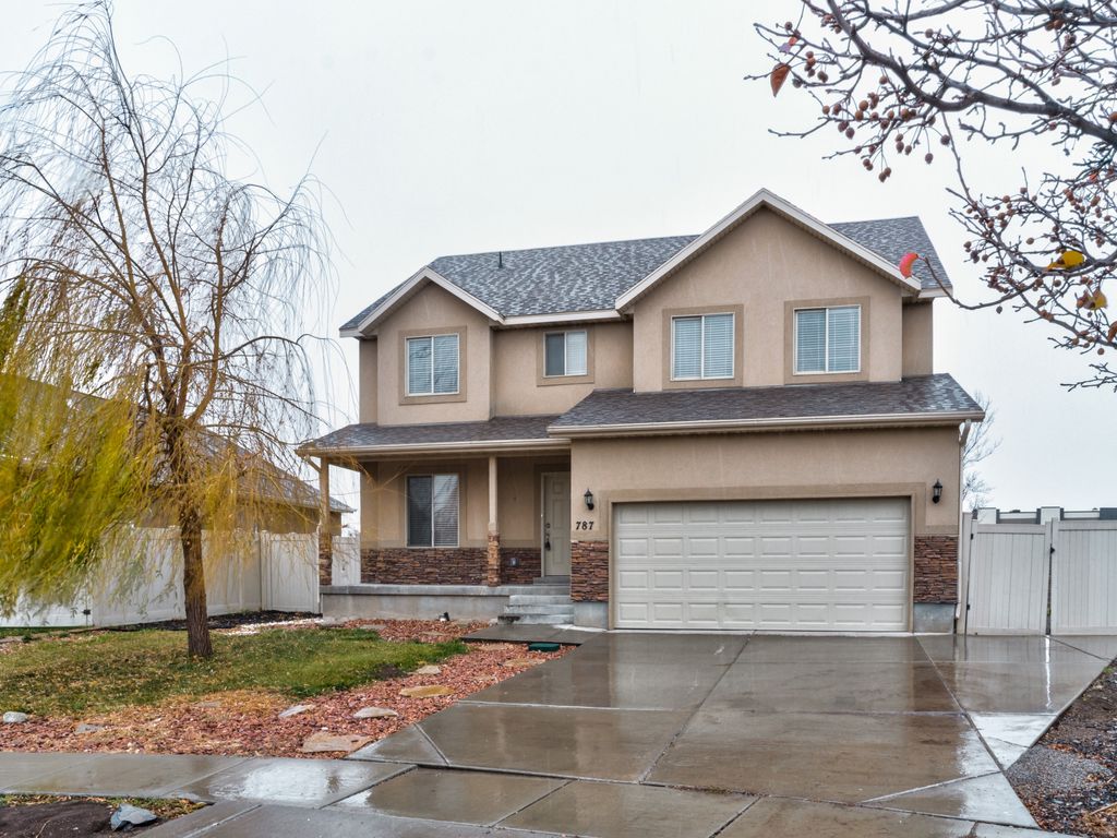 Photo of 787 N ABERDEEN WAY E, Saratoga Springs, UT 84045 (MLS # 2125067)