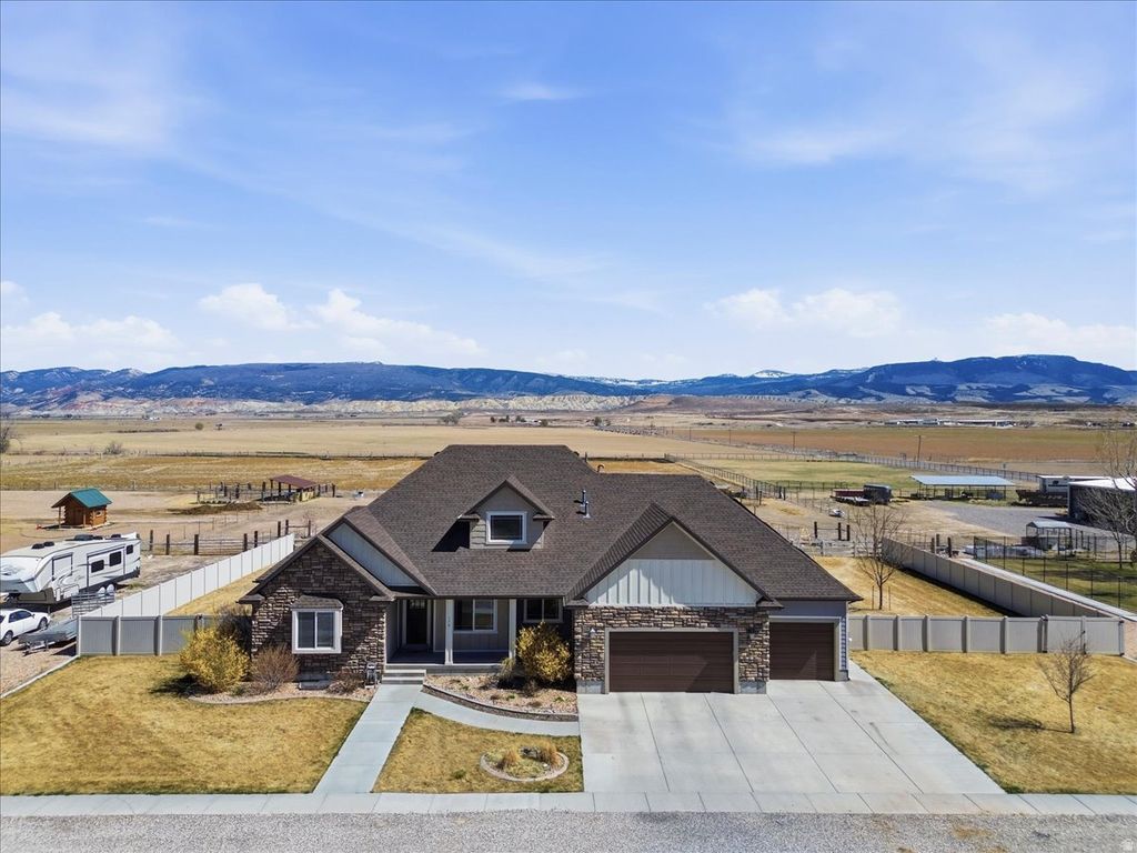 Photo of 175 S 500 E, Centerfield, UT 84622 (MLS # 2145972)