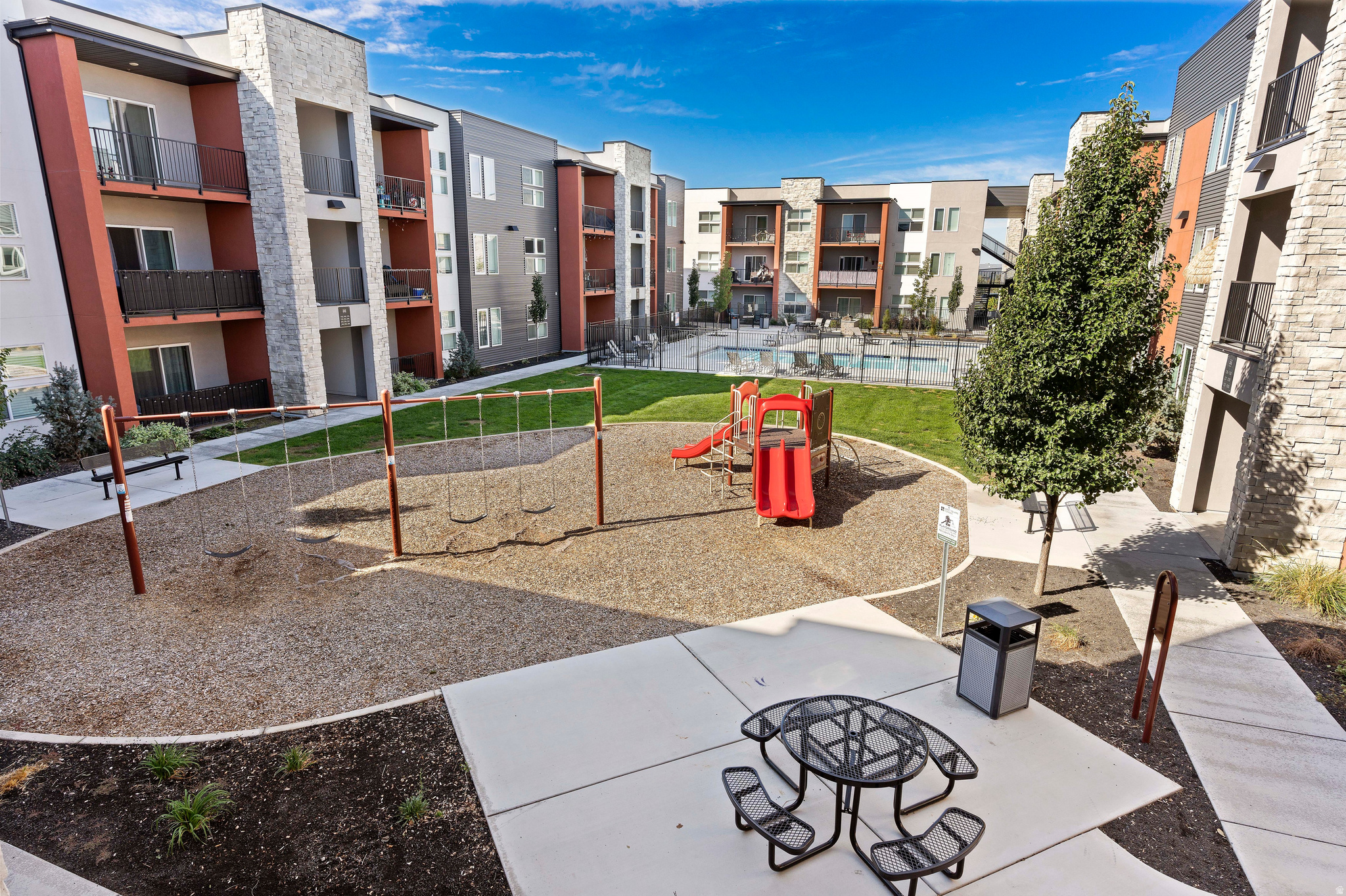 WEST SQUARE - Residential