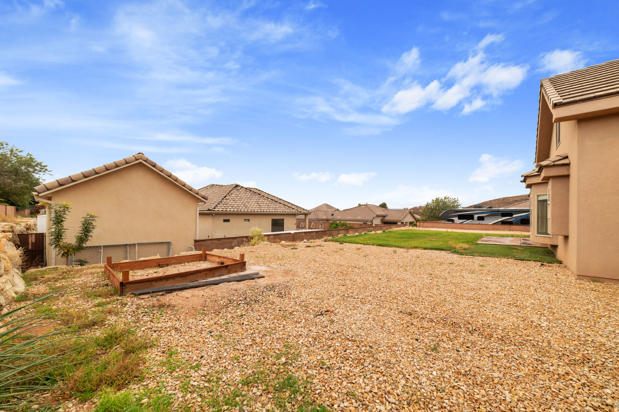 HIGH CHAPARRAL AT THE WASHINGTON BENCH - Residential
