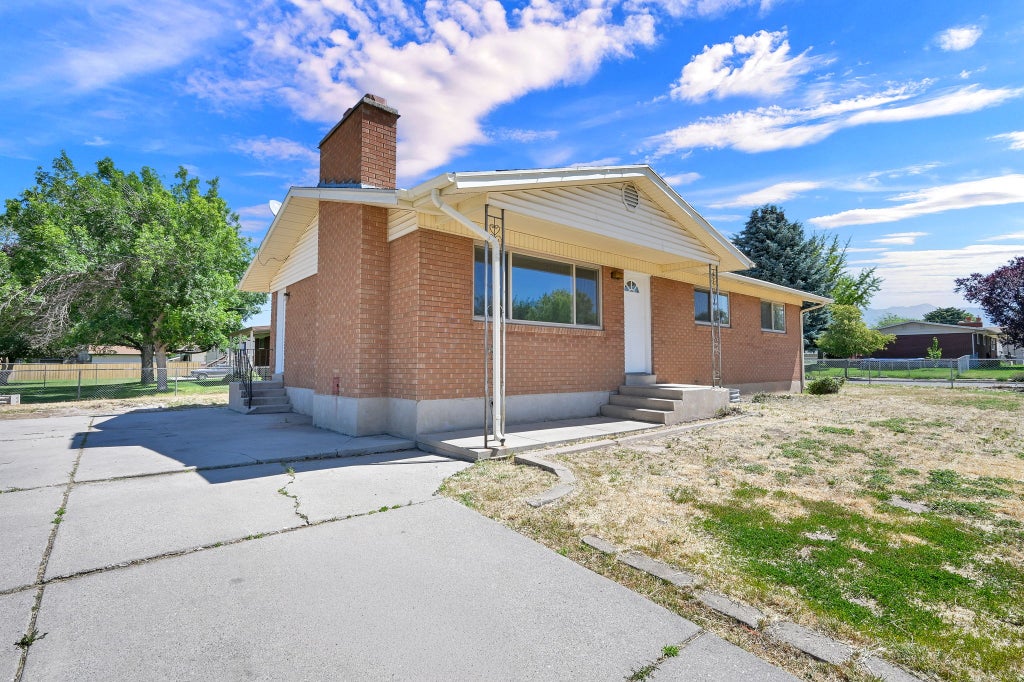 Photo of 846 W 2400 N, Clinton, UT 84015 (MLS # 2163045)