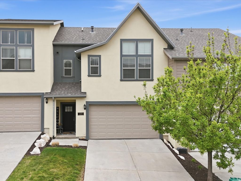 Photo of 1488 E PRIMROSE LN #227, Layton, UT 84040 (MLS # 2159192)