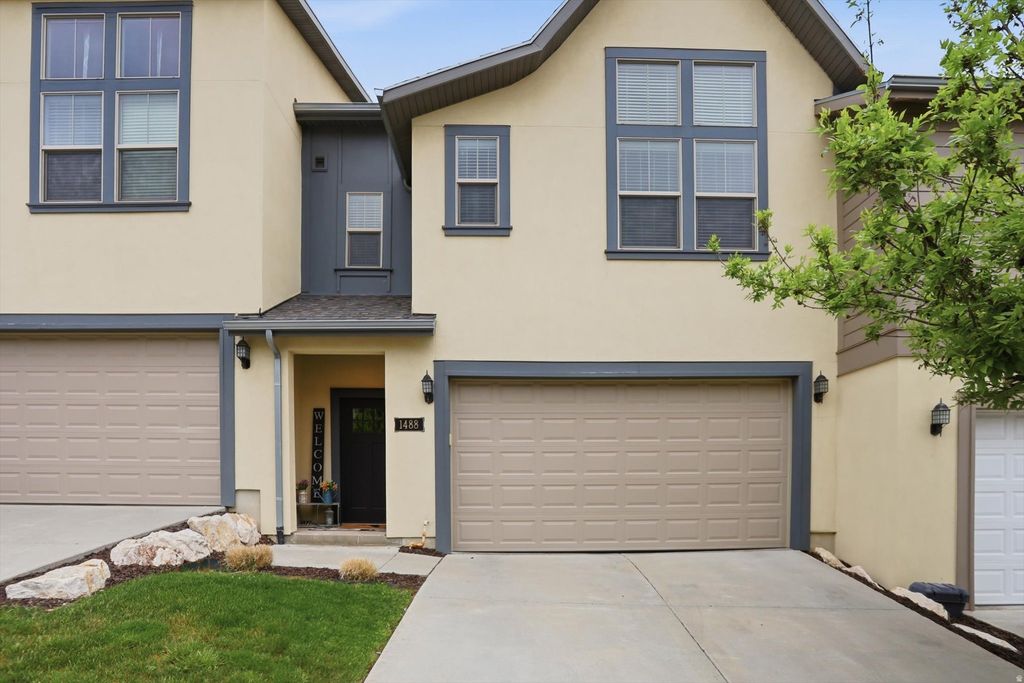 Photo of 1488 E PRIMROSE LN #227, Layton, UT 84040 (MLS # 2159192)
