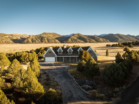 Photo of 2250 E PAUNSAUGUNT DR, Hatch, UT 84735 (MLS # 2126964)