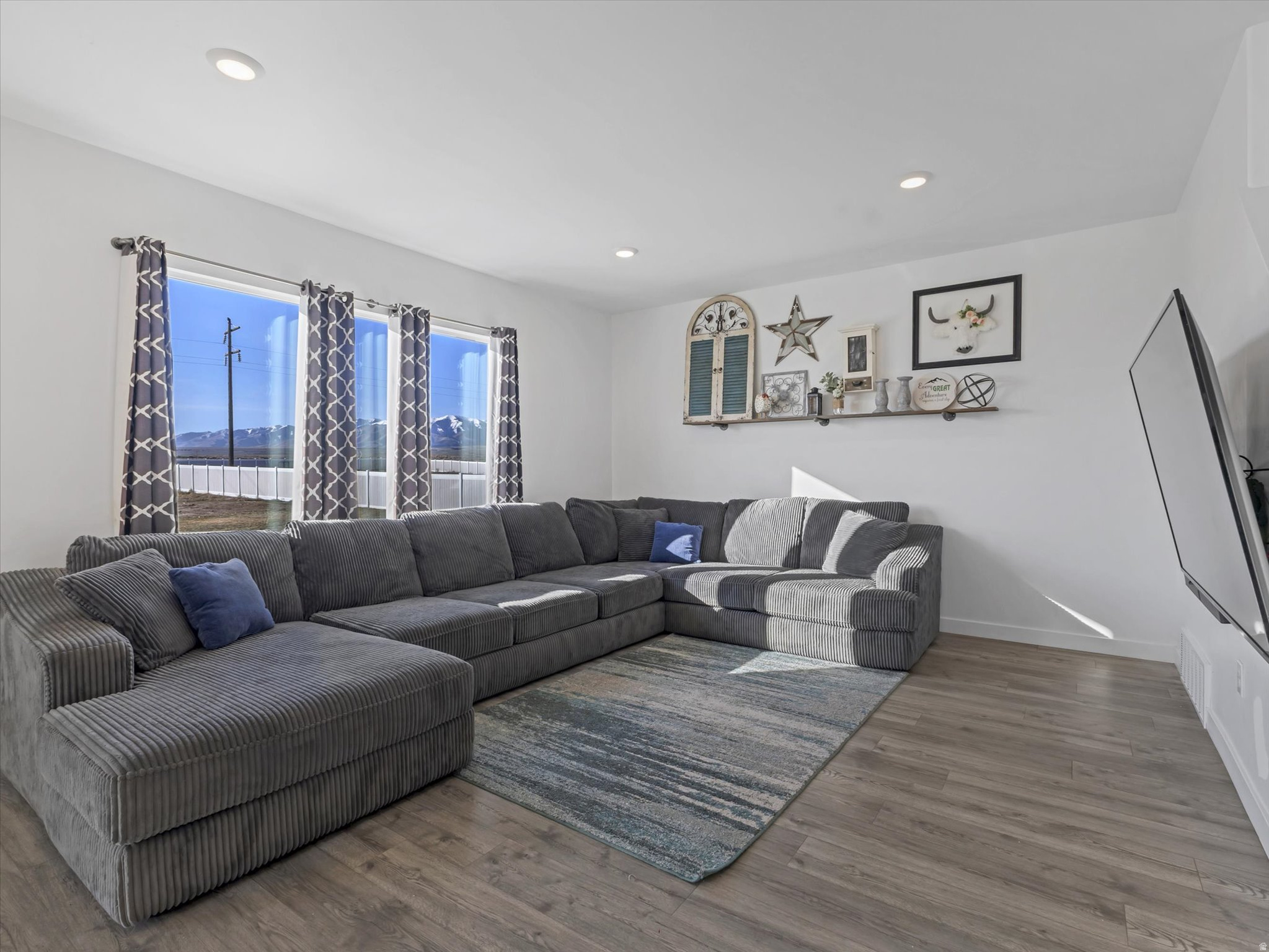 SOUTH WILLOW RANCHES - Residential