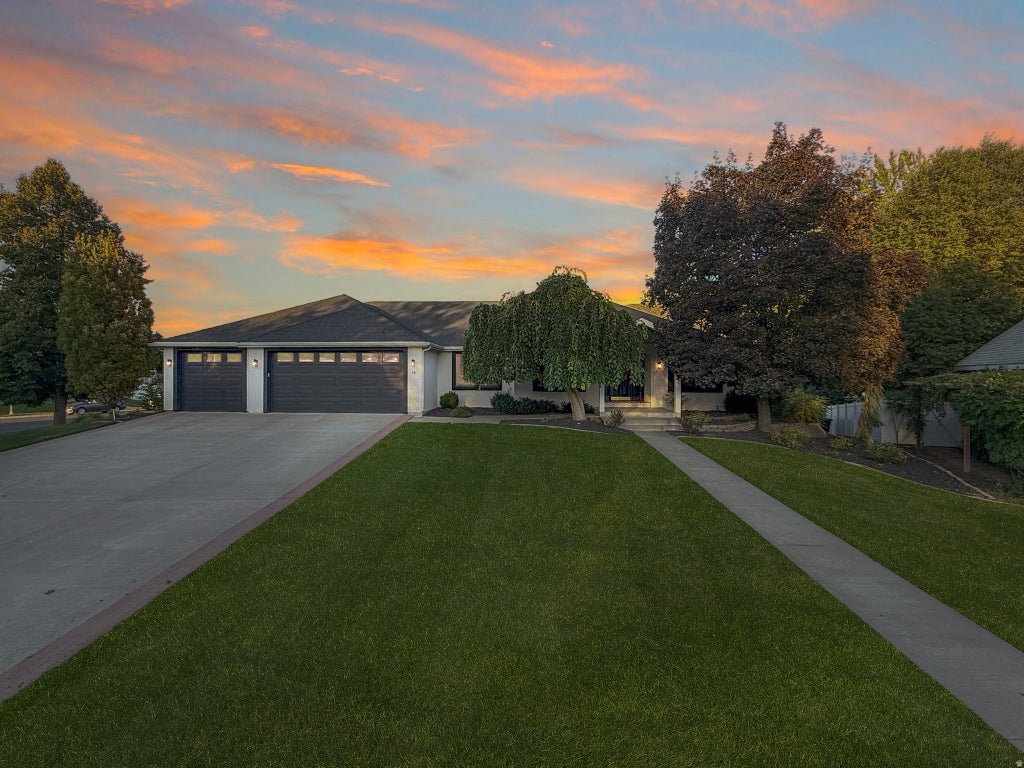 Photo of 28 N SHADY LN, Salem, UT 84653 (MLS # 2186644)