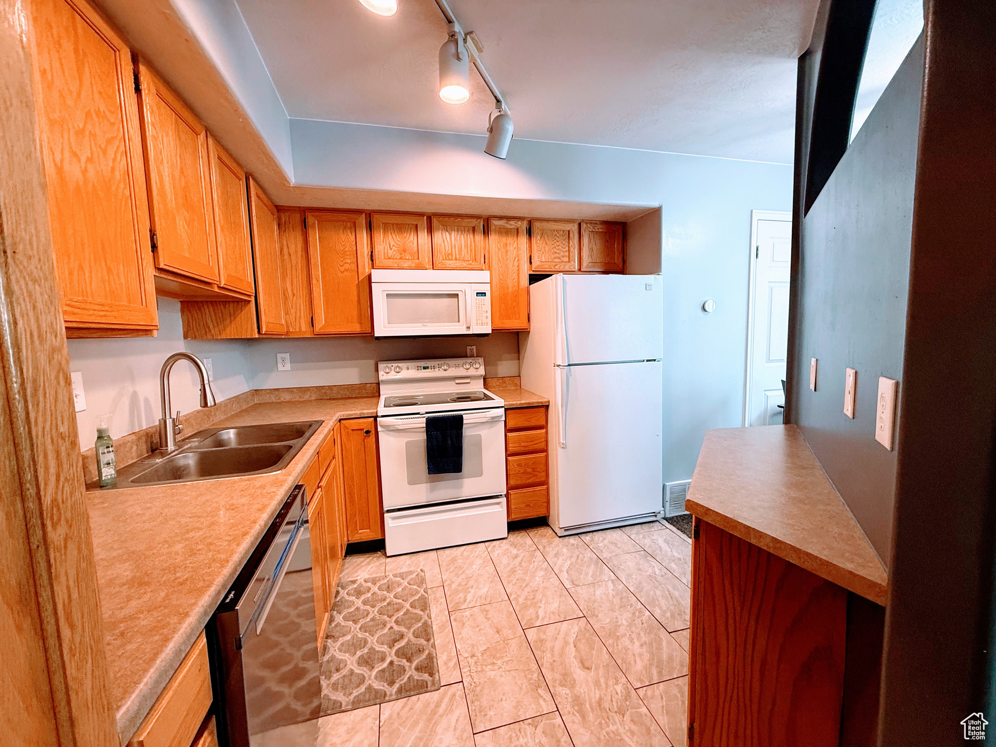 TUSCANY TOWNHOMES PHASE 1 CONDO - Residential