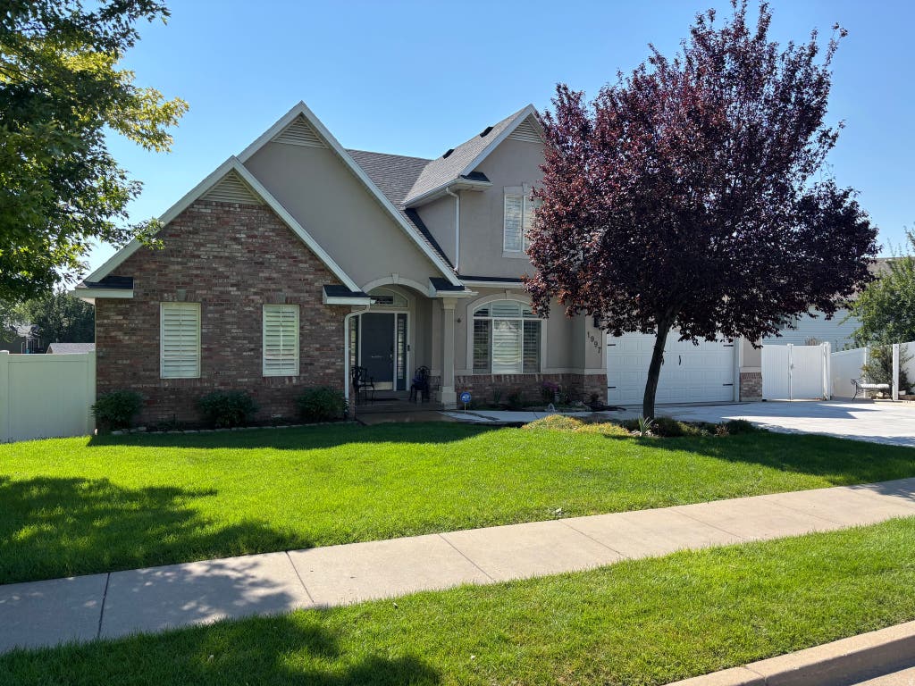 Photo of 1997 N 400 W, Centerville, UT 84014 (MLS # 2175759)