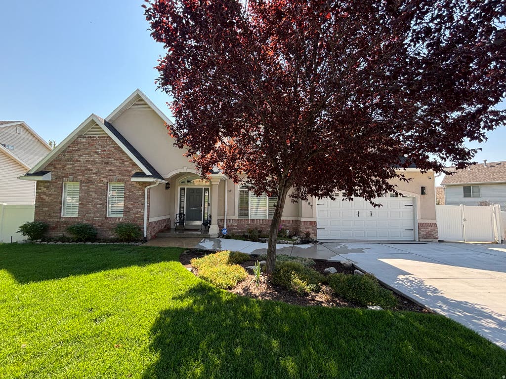 Photo of 1997 N 400 W, Centerville, UT 84014 (MLS # 2175759)