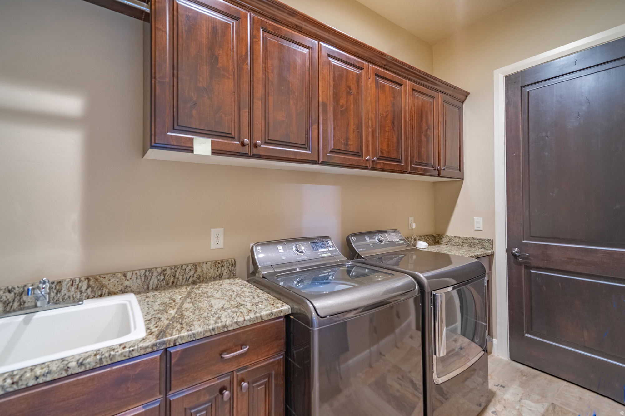 LEDGES OF ST GEORGE PH 6 - Residential