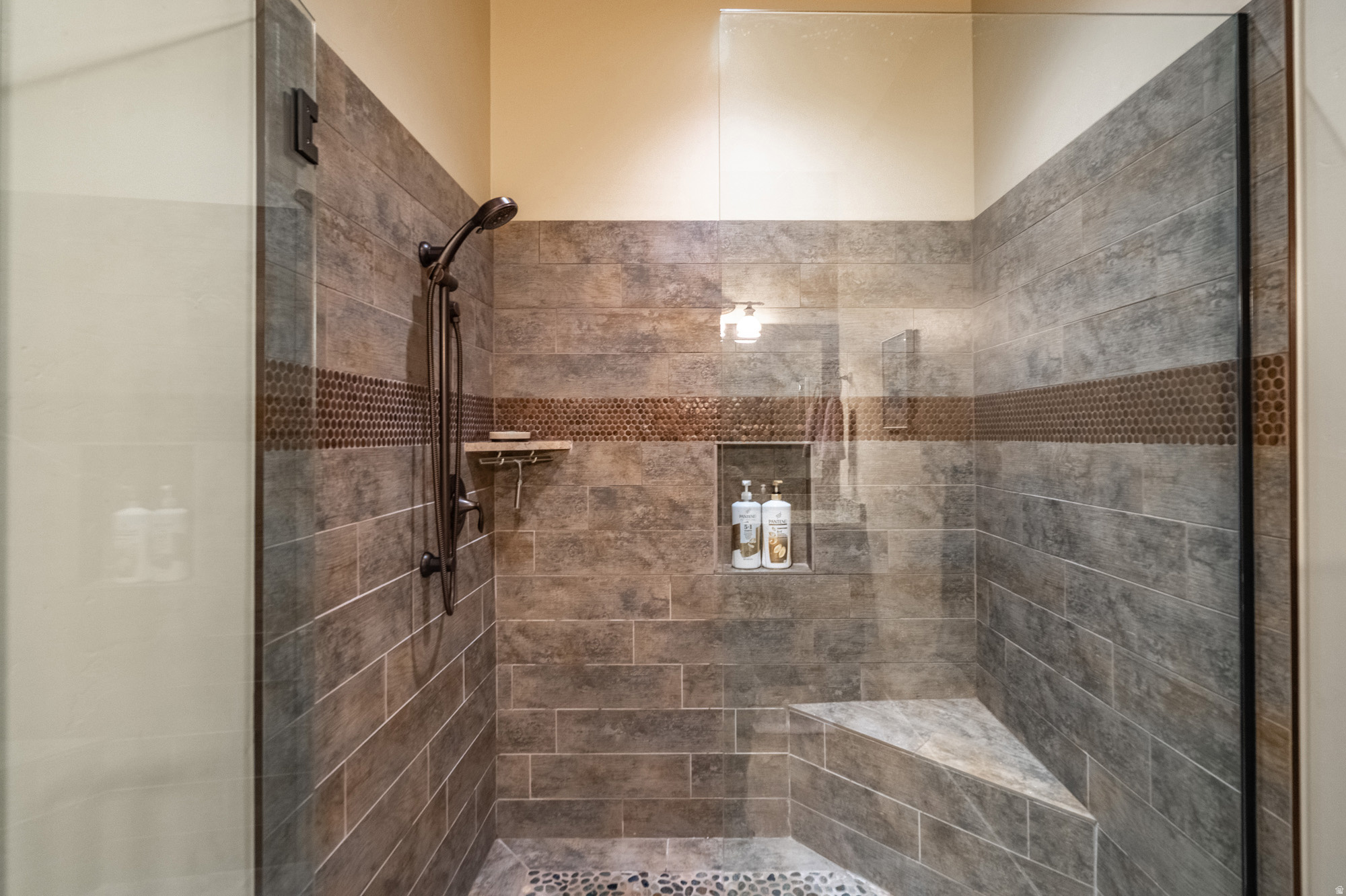 LEDGES OF ST GEORGE PH 6 - Residential