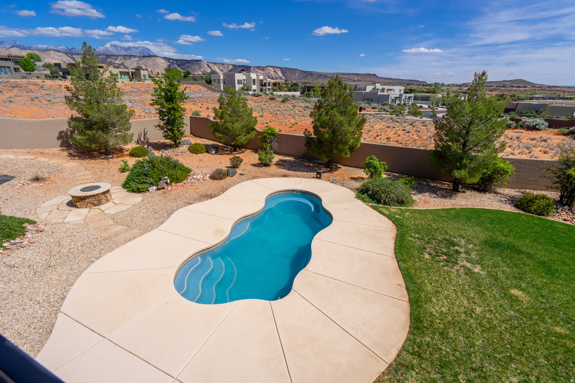 LEDGES OF ST GEORGE PH 6 - Residential