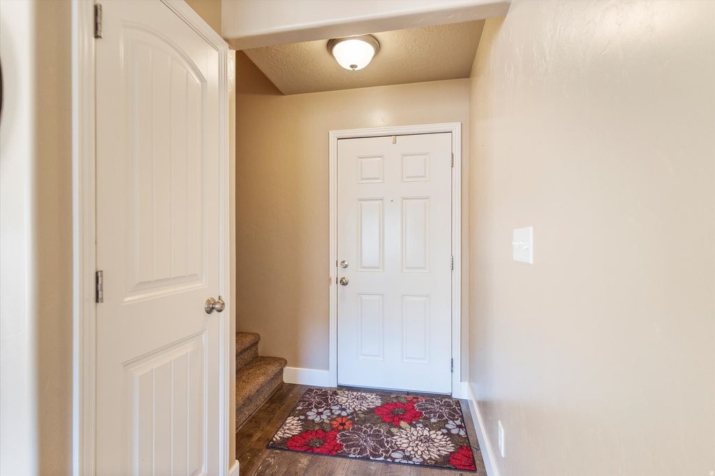 Photo of 1227 N FIREFLY DR, Spanish Fork, UT 84660 (MLS # 2120761)
